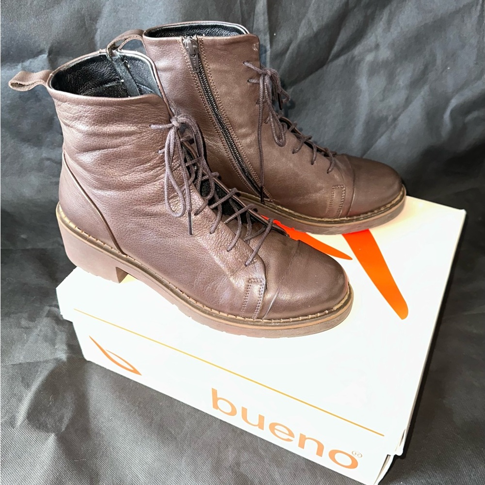 Bueno Women's Lace-Up Brown Leather Boots